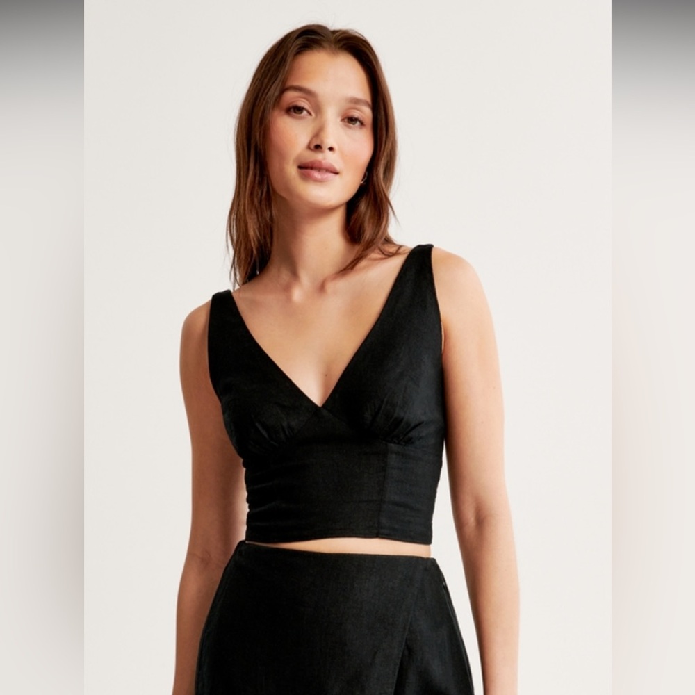Abercrombie & Fitch Black V-Neck Crop Top